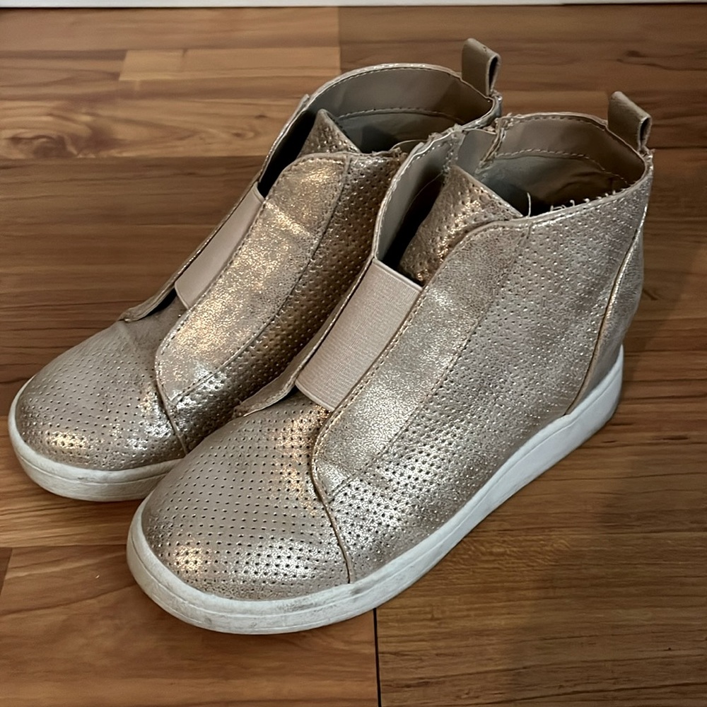 Mia size 1 wedge sneaker